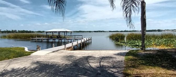 Exterior, Lake