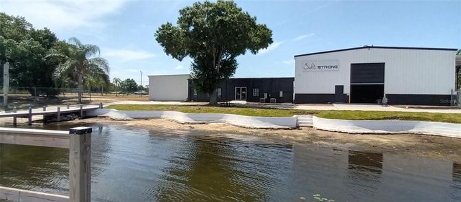 Exterior, Lake