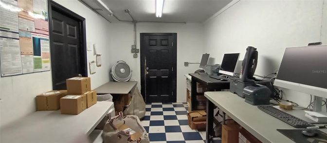Home Office, Interior
