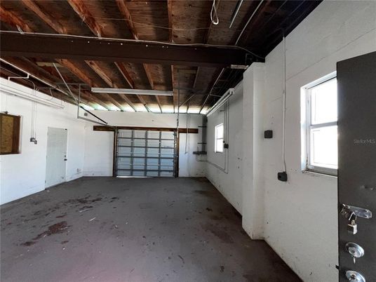 Empty room, Interior, Wooden Beams, Wooden Ceilings