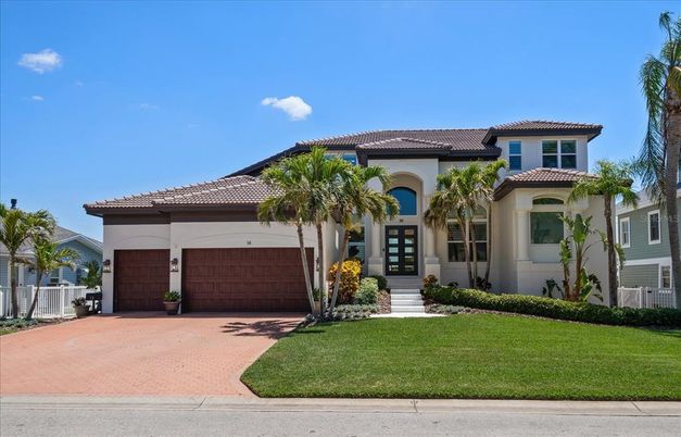 Attached, Exterior, Facade, Mediterranean