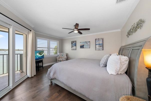 Bedroom, Interior, Water, Wood Texture Flooring