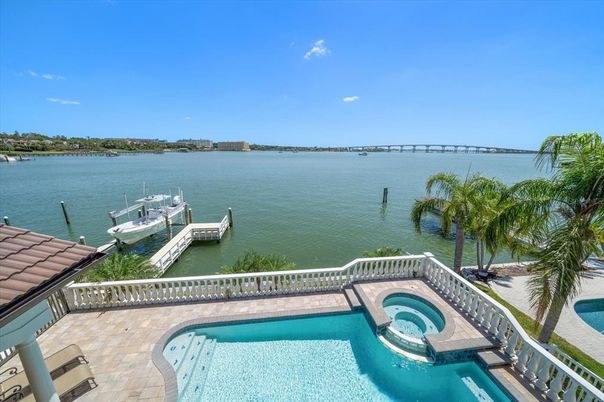 Exterior, Lake, Pool, Water