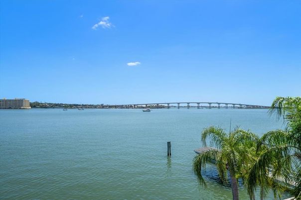 Exterior, Lake