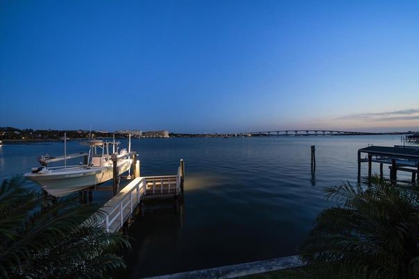 Exterior, Lake