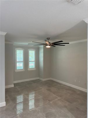 Empty room, Interior