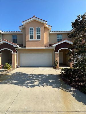Attached, Exterior, Facade, Mediterranean