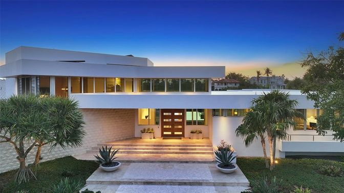 Backyard, Exterior, Facade, Modern