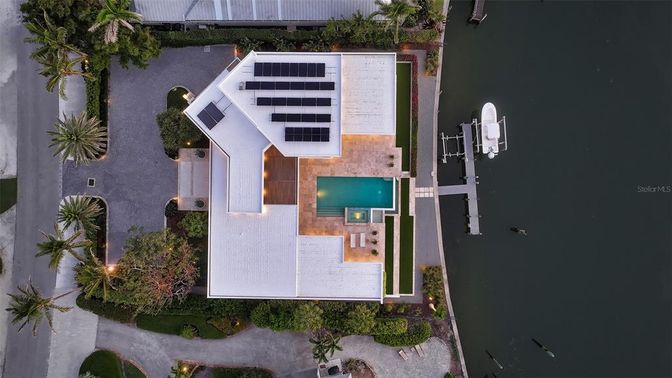 Exterior, Drone