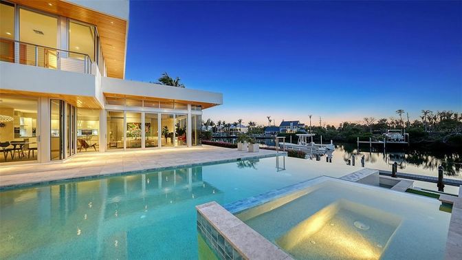 Exterior, Pool