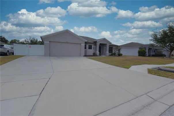 Attached, Exterior, Facade, Ranch