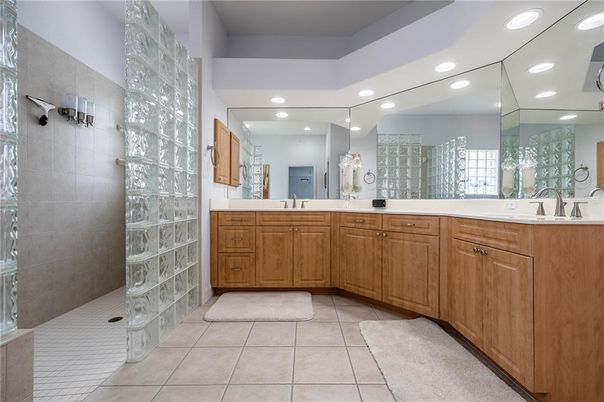 Bathroom, Dual Sink Vanities, Interior, Recessed Lighting