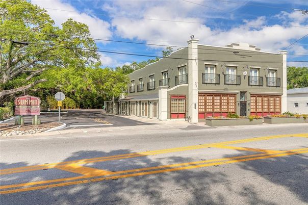 Attached, Exterior, Facade, Rowhouse