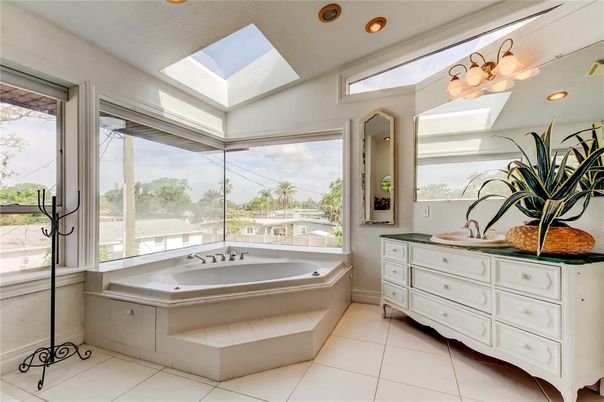 Bathroom, Interior, Recessed Lighting