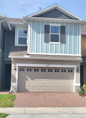 Attached, Exterior, Facade, American Craftsman