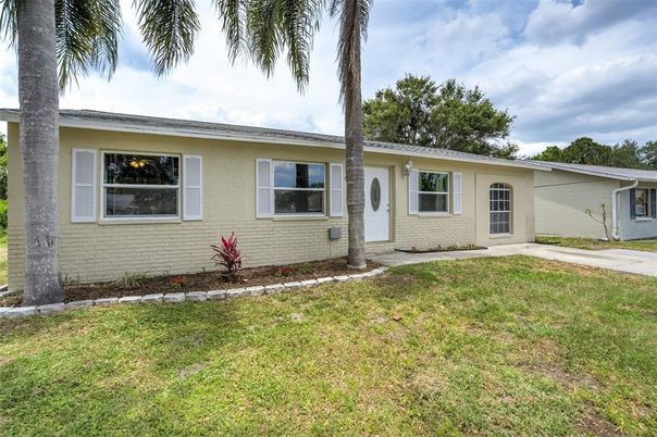 Backyard, Exterior, Facade, Ranch