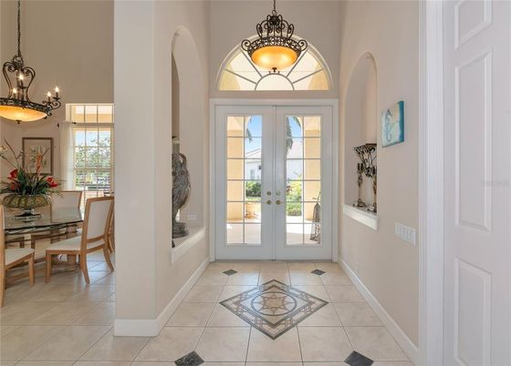 Chandelier, Dining room, Interior, Pendant Lights