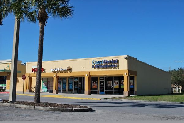 Exterior, Facade, Modern