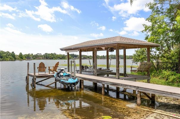 Exterior, Lake