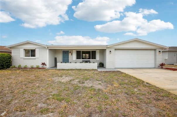 Attached, Exterior, Facade, Ranch