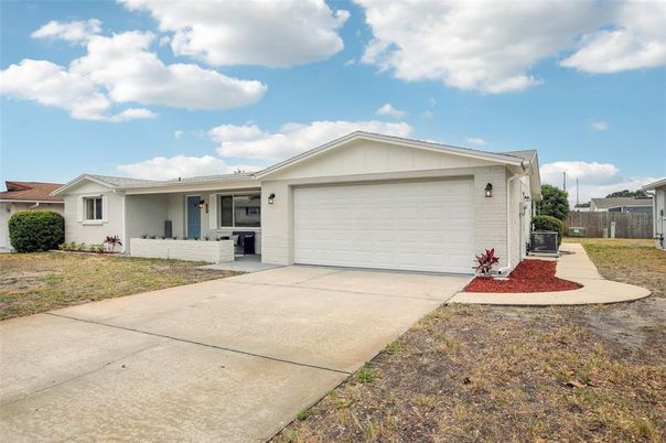 Attached, Exterior, Facade, Ranch
