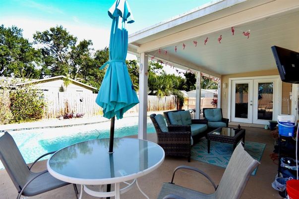 Exterior, Pool