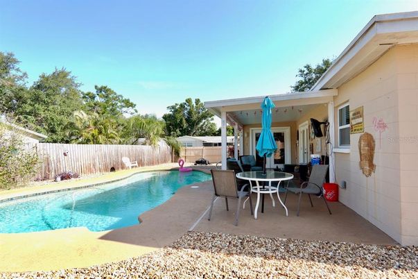 Exterior, Pool