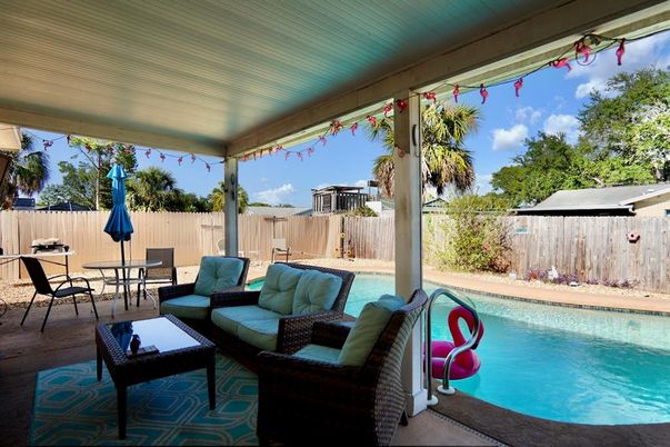 Exterior, Pool