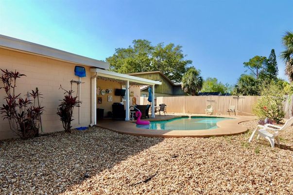 Exterior, Pool