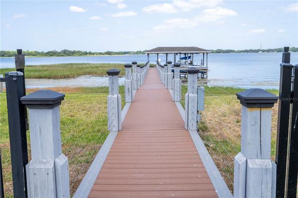 Exterior, Lake
