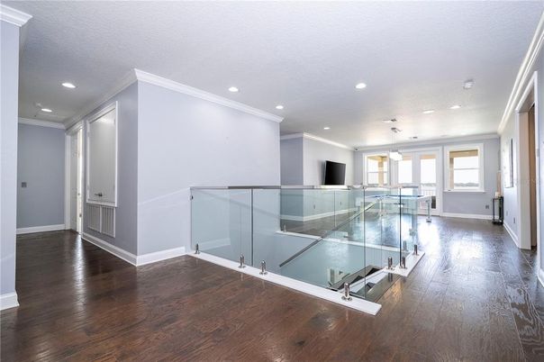 Interior, Recessed Lighting, Wood Texture Flooring