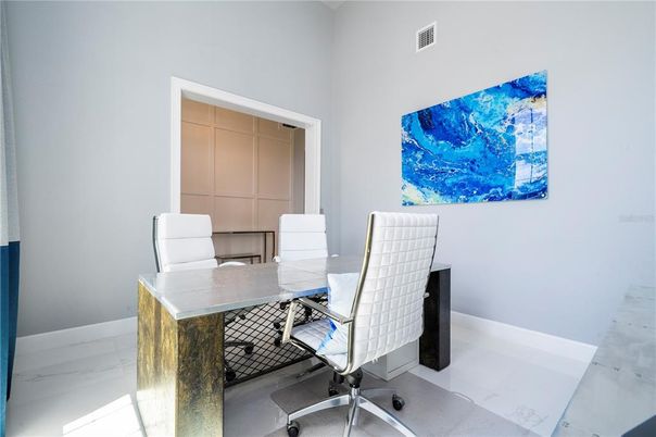 Home Office, Interior