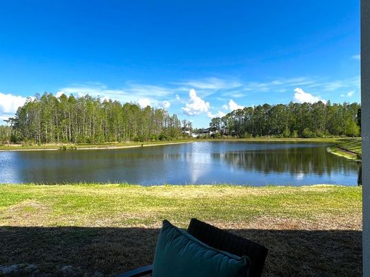 Exterior, Lake