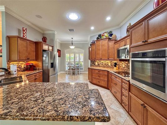 Dining room, Interior, Kitchen, Pendant Lights, Recessed Lighting, Stainless Steel Appliances