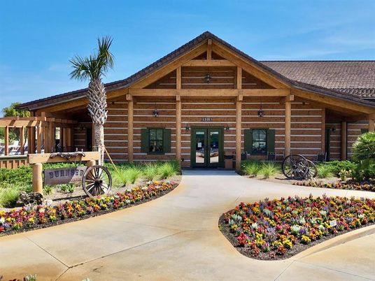 Exterior, Facade, Log Home