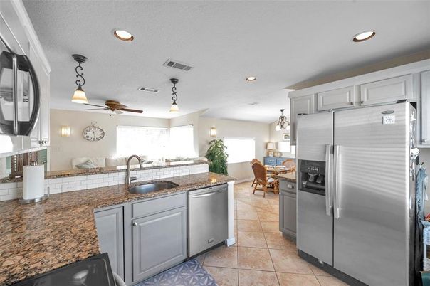 Dining room, Interior, Kitchen, Pendant Lights, Recessed Lighting, Stainless Steel Appliances