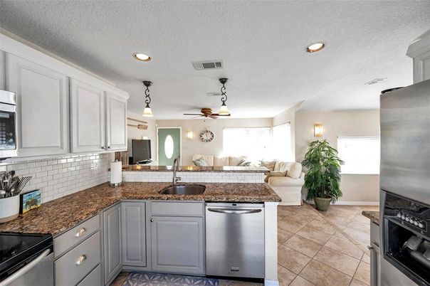 Interior, Kitchen, Living room, Pendant Lights, Recessed Lighting, Stainless Steel Appliances