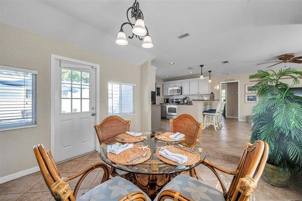 Dining room, Interior, Kitchen, Pendant Lights, Recessed Lighting, Stainless Steel Appliances