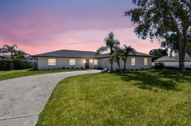 Backyard, Exterior, Facade, Ranch