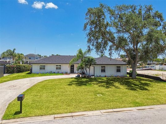 Backyard, Exterior, Facade, Ranch