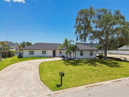 Backyard, Exterior, Facade, Ranch