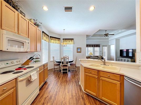 Chandelier, Dining room, Interior, Kitchen, Recessed Lighting, Wood Texture Flooring
