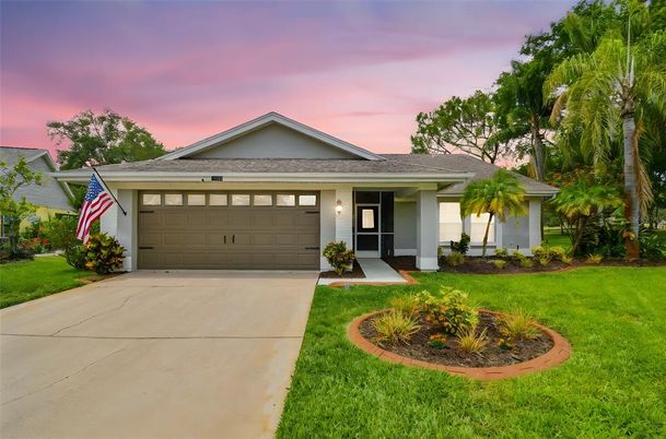 Attached, Exterior, Facade, Ranch