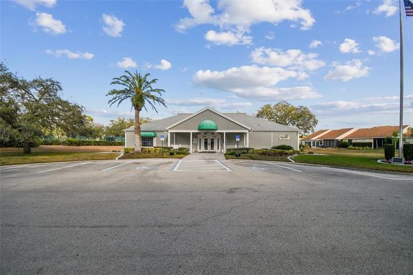 Exterior, Facade, Ranch