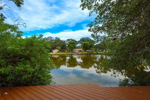 Exterior, Lake