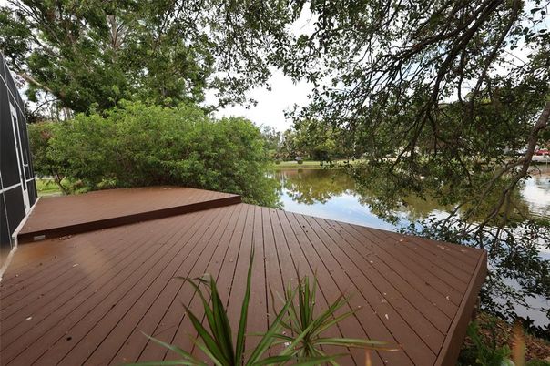 Exterior, Lake