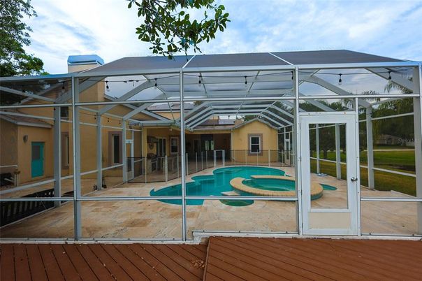 Exterior, Pool