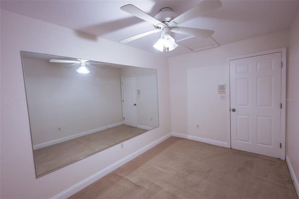 Empty room, Interior