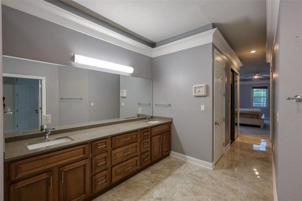 Bathroom, Dual Sink Vanities, Interior, Recessed Lighting