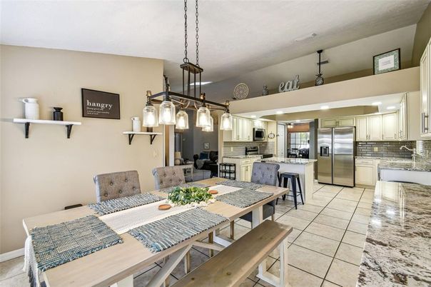 Dining room, Interior, Kitchen, Pendant Lights, Recessed Lighting, Stainless Steel Appliances